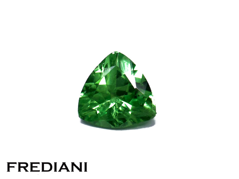 Grenat tsavorite troïdia naturel