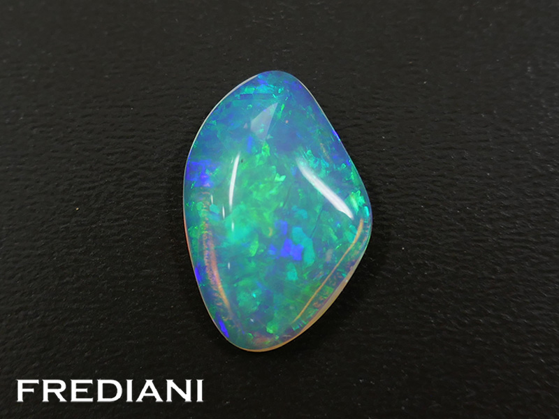 Opale cristal d'Australie cabochon naturelle