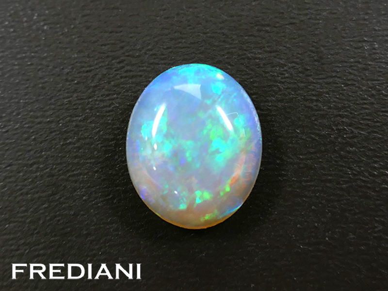 Opale cristal d'Australie cabochon naturelle