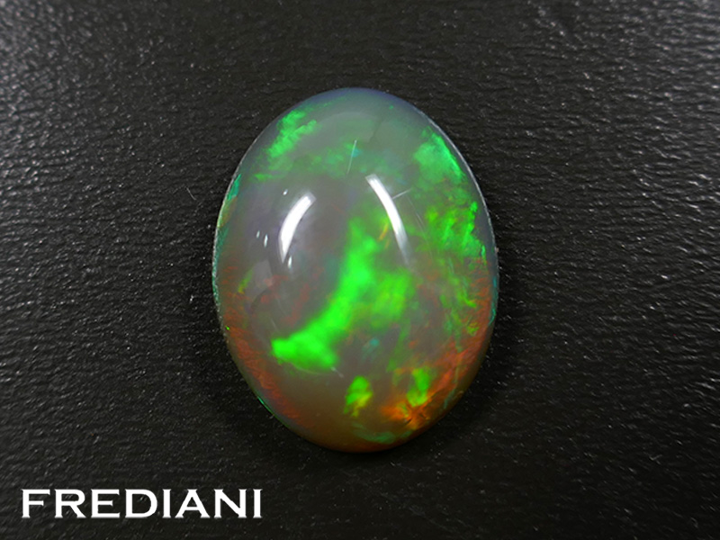 Opale d'Ethiopie cabochon naturelle