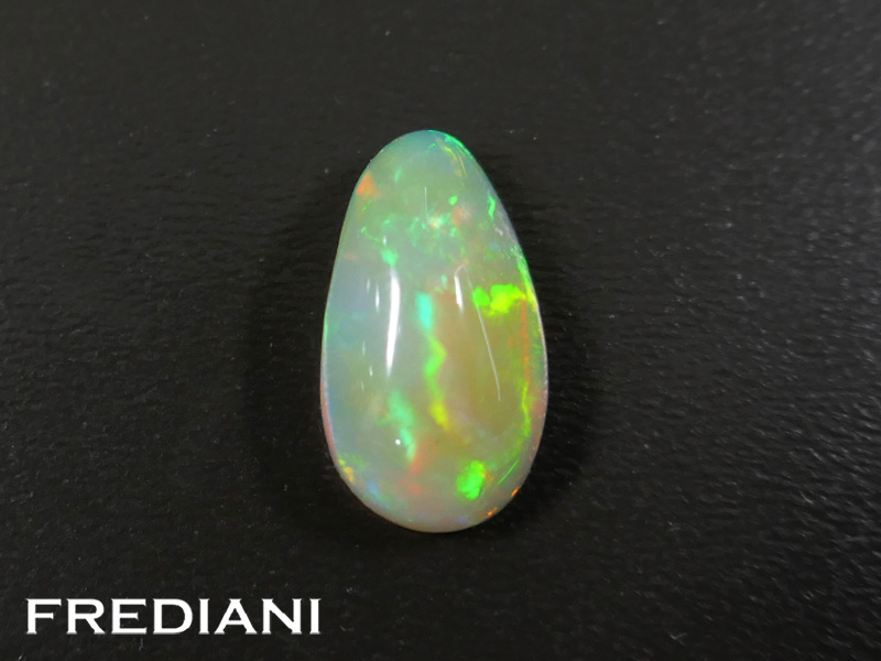 Opale cabochon naturelle