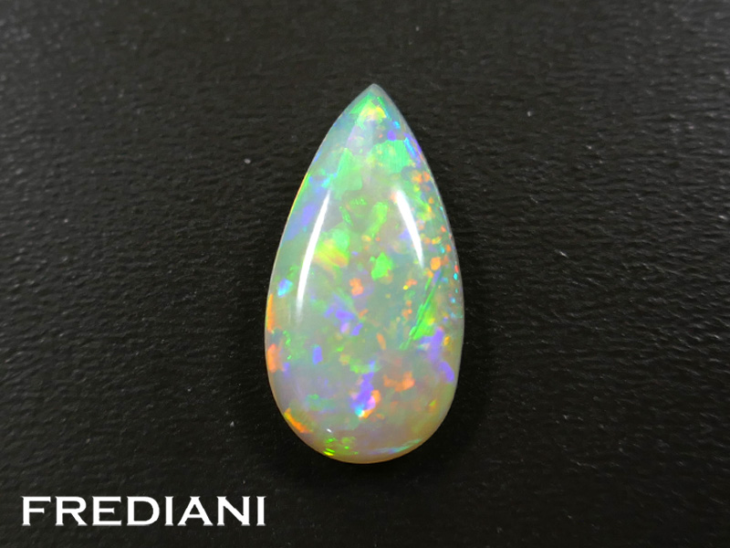 Opale cristal d'Australie cabochon naturelle