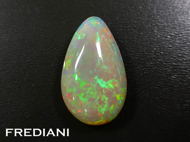 Opale poire cabochon