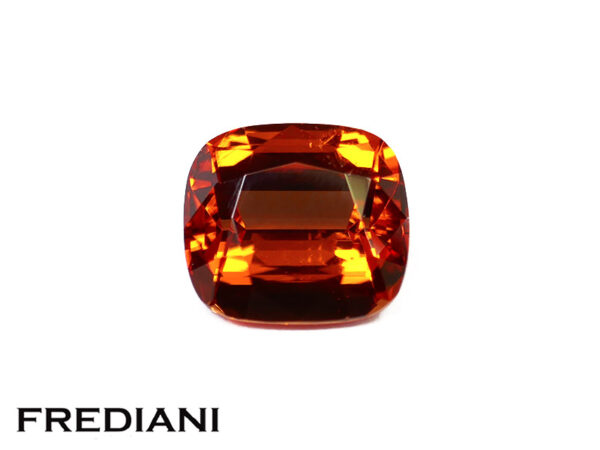 Grenat spessartite coussin naturel 76x68 de 2.09 carats en provenance de Madagascar