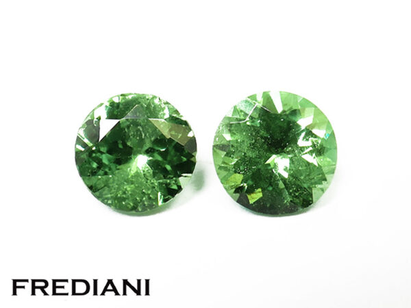Paire de grenats tsavorites ronds naturels 5 mm de 1.00 carat en provenance du Kenya