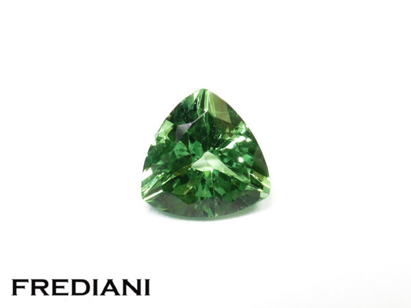 Grenat tsavorite troïdia naturel