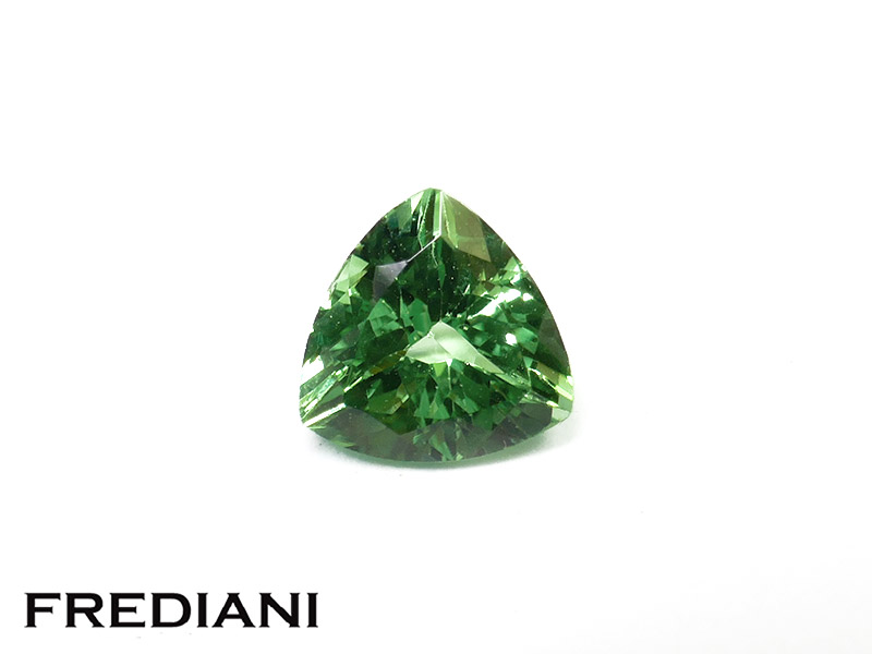 Grenat tsavorite troïdia naturel