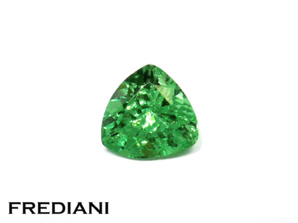 Grenat tsavorite troïdia naturel