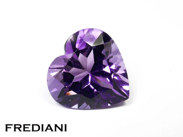 Améthyste coeur naturelle 117x116 de 4.66 carats