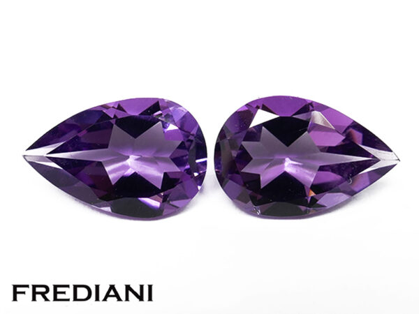 Paire d'améthystes poires naturelles 121x80 de 5.45 carats
