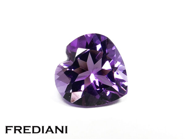 Améthyste coeur naturelle 97x98 de 2.81 carats