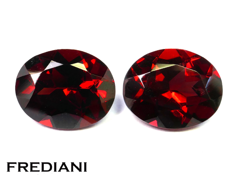 Paire de grenats almandins ovales naturels