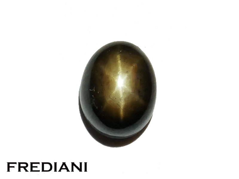 Saphir noir étoilé naturel
