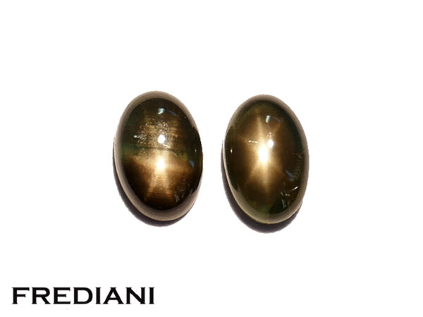 Paire de saphirs noirs étoilés naturels 60x40 de 1.38 carat