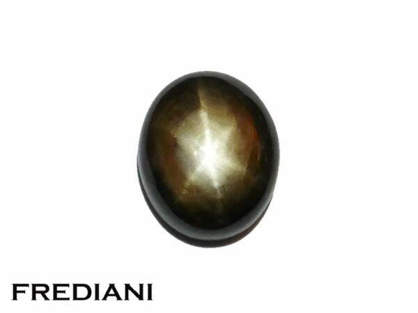 Saphir noir étoilé naturel 102x82 de 4.59 carats.