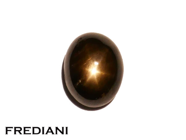 Saphir noir étoilé naturel 102x80 de 4.34 carats.