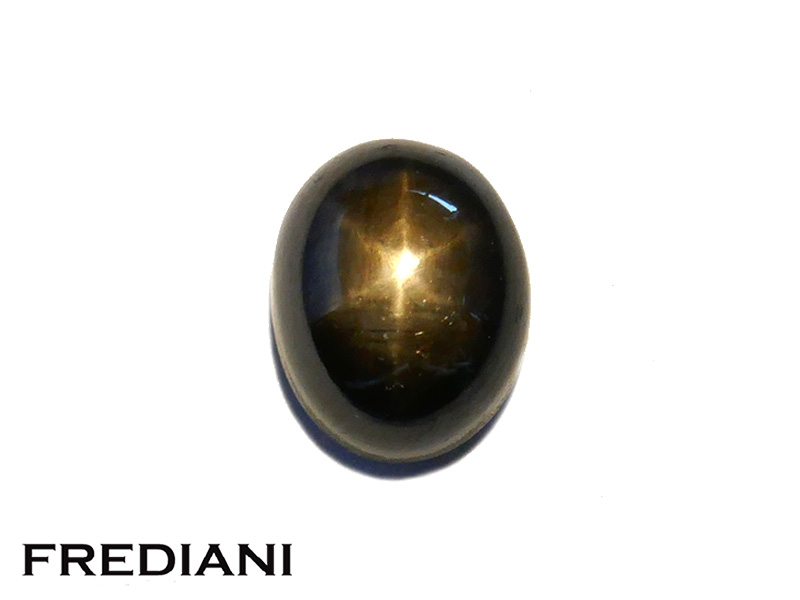 Saphir noir étoilé naturel