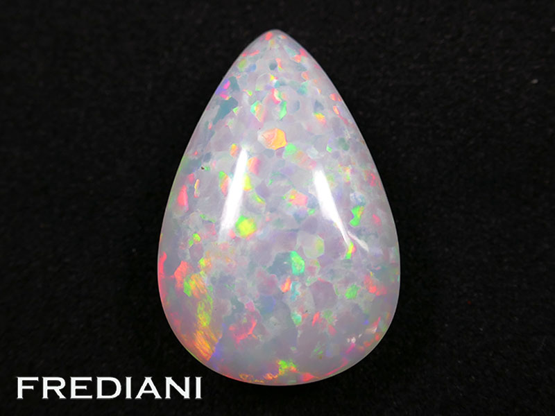 Opale poire cabochon naturelle 230x147 de 12.90 carats