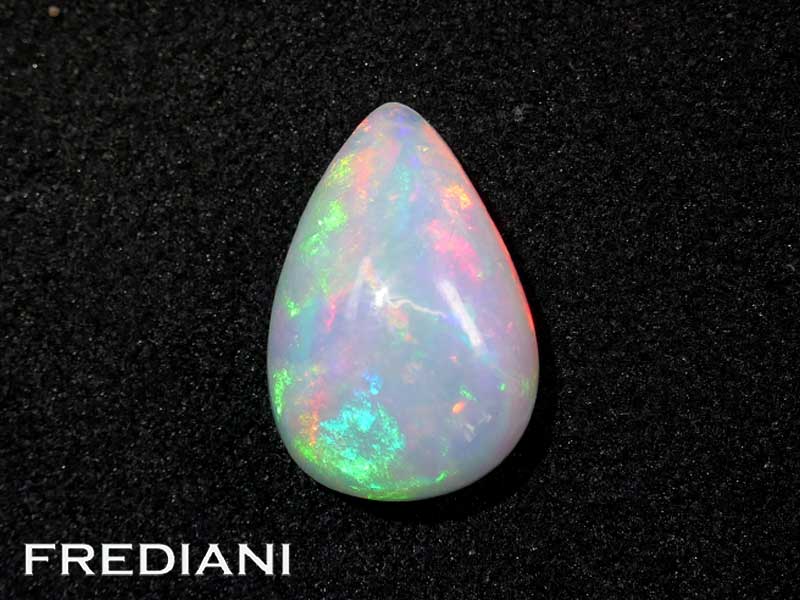 Opale poire cabochon naturelle