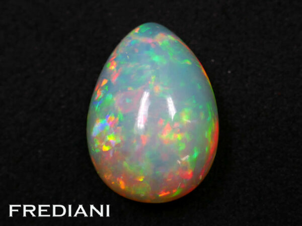 Opale d'Ethiopie poire cabochon naturelle 196x141 de 13.92 carats