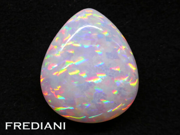 Opale d'Ethiopie poire cabochon naturelle 240x205 de 20.57 carats