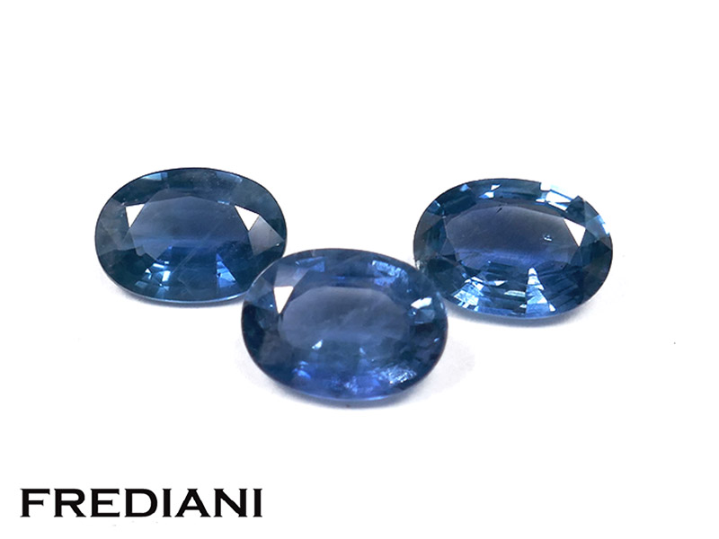 Saphirs bleus ovales