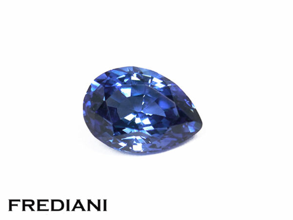 Saphir bleu poire certifié 74x52 de 1.15 carat