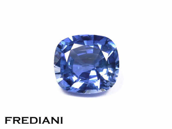 Saphir bleu coussin certifié 79x72 de 2.04 carats