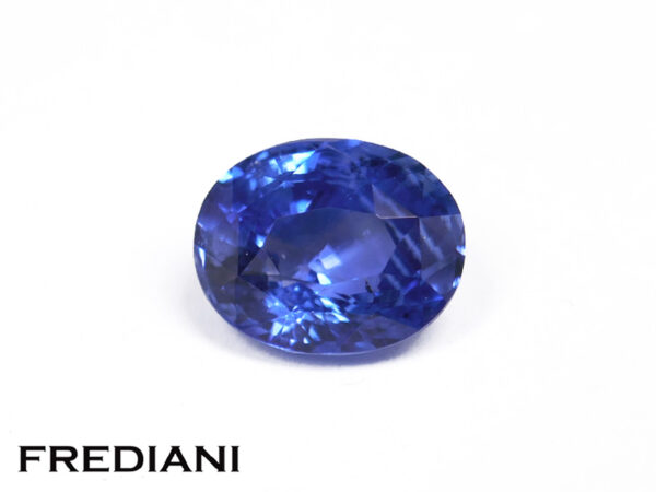 Saphir bleu ovale certifié 76x61 de 1.56 carat