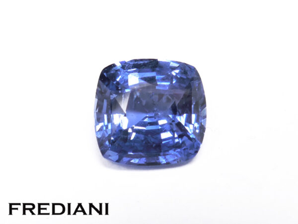 Saphir bleu coussin certifié 75x72 de 2.07 carats