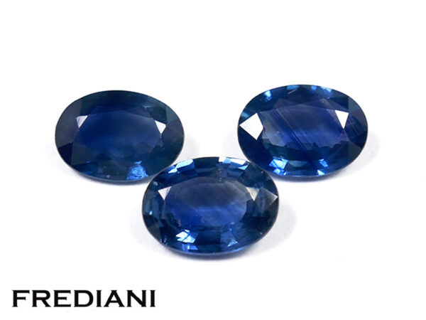Saphirs bleus ovales 70x50 de 2.10 carats