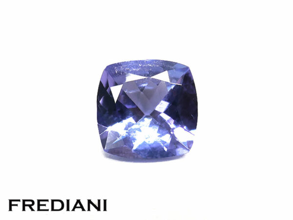 Tanzanite coussin 69x68 de 1.31 carat.