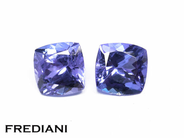 Appairage de tanzanites coussins 50x50 de 1.60 carat