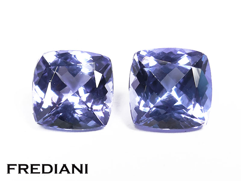 Appairage de tanzanites coussins 70x70 de 3.55 carats