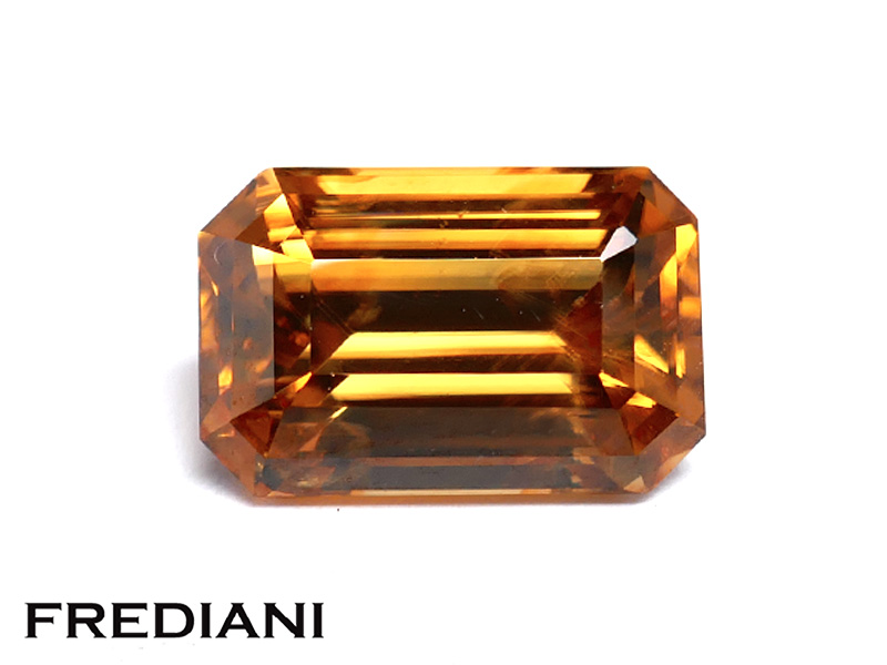 Zircon orangé rectangulaire naturel