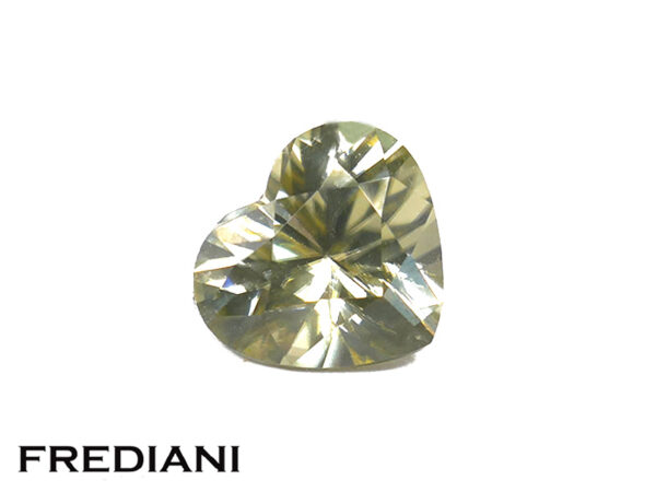 Zircon jaune coeur naturel 84x94 de 3.43 carats