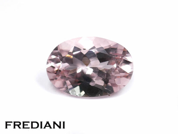 Béryl rose ovale 98x68 de 1.75 carat