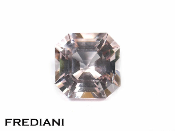 Béryl rose "morganite" carré à pans coupés 90x90 de 3.45 carats