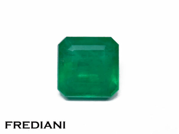 Emeraude carrée à pans coupés 70x69 de 1.67 carat