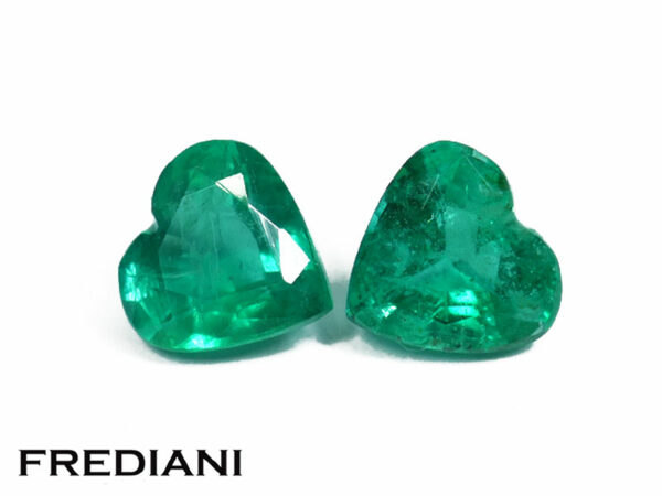 Appairage d'émeraudes coeurs 55x55 de 1.17 carat