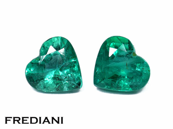 Appairage d'émeraudes coeurs 54x54 de 1.05 carat