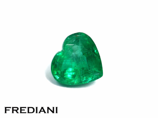 Emeraude coeur 65x70 de 1.14 carat