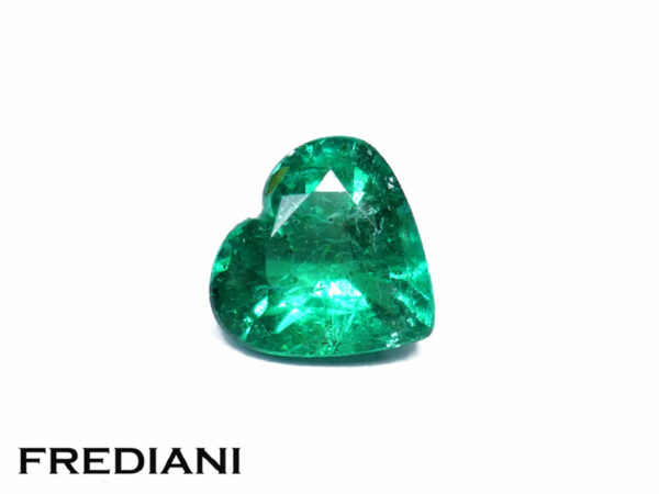 Emeraude coeur 63x67 de 0.81 carat