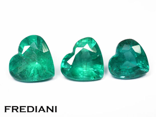 Emeraudes coeurs 61x61 à 71x71 de 3.26 carats