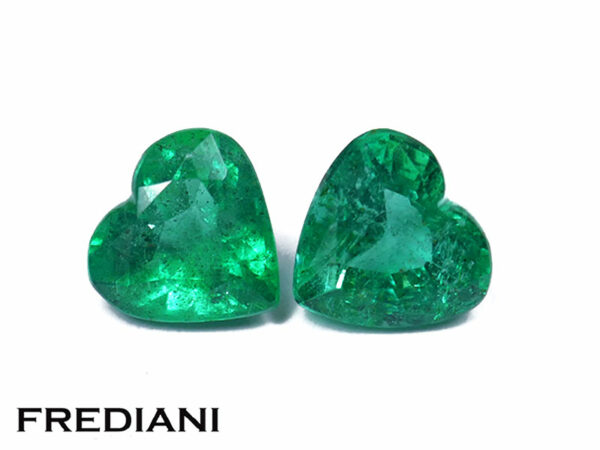 Appairage d'émeraudes coeurs 60x64 de 1.68 carat