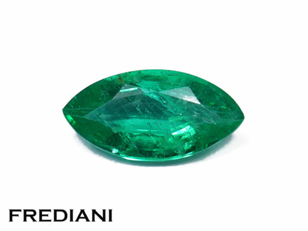 Emeraude navette 99x50 de 0.95 carat