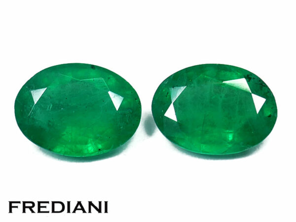 Appairage d'émeraudes ovales 80x60 de 2.14 carats