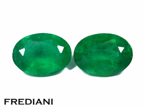 Appairage d'émeraudes ovales 70x50 de 1.35 carat