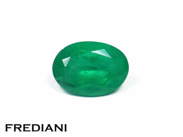 Emeraude ovale 69x49 de 0.72 carat