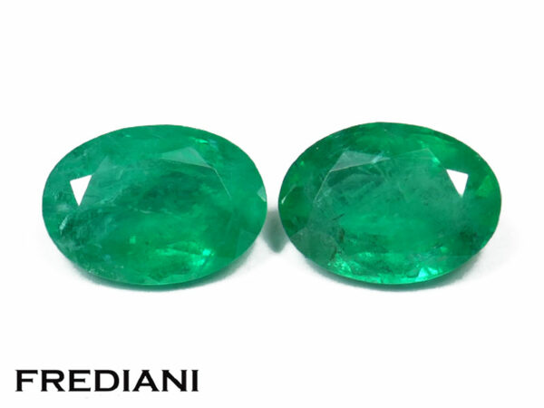 Appairage d'émeraudes ovales 69x50 de 1.44 carats